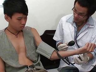 The Gay Porn Doctor Treating A Skinny Asian Boy - Sunporno