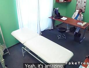 307px x 232px - Doctor fucks teen slut in hospital office - Sunporno