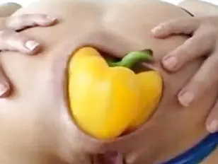 308px x 232px - HUGE vegetable anal insertion - Sunporno