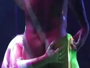 308px x 232px - Male Stripper get sucked on stage by a fangirl - Sunporno