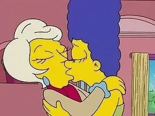 308px x 232px - The Simpsons - Lindsey Naegle Kiss Marge Simpson - Sunporno