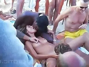 Porn Public Fucking - Public beach group fucking - Sunporno